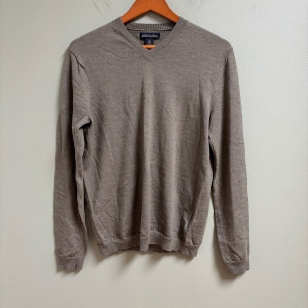 Banana Republic Mens Extra Fine Italian Merino Wool V Neck Sweater Size M Preppy